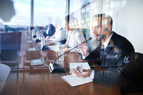 Quels sont les avantages d'une double compétence en droit et en intelligence économique ?